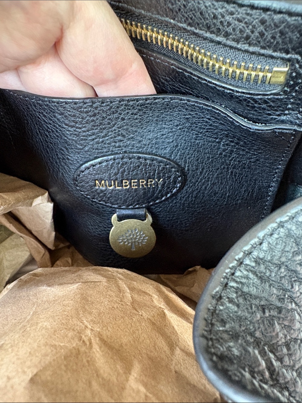 Men's Mulberry Black Pebbled Leather Holdall with Gold Hardware - Picture 4 of 11